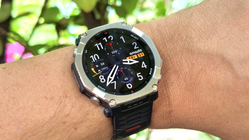 Amazfit T-Rex Ultra 2 Test: Titan-Brocken mit genialem Gratis-Extra Amazfit T-Rex Ultra 2 am Handgelenk von Hayo Lücke im Test.