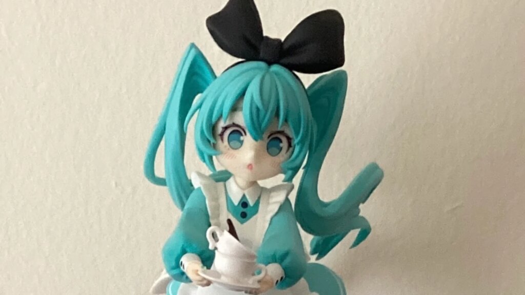 Desktop Fairy Hatsune Miku Wonderland Figure Feels Dynamic The Hatsune Miku Desktop Fairy Wonderland figure is fun because of the hurried element of her dynamic pose and Alice in Wonderland design.