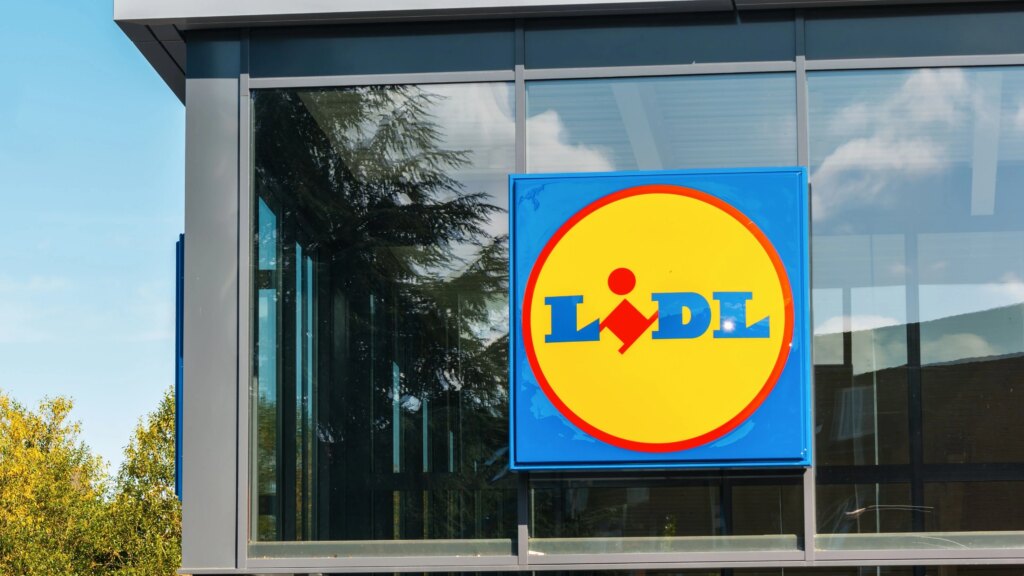 Küchengeräte bis zu 68 Prozent günstiger Lidl-Logo bei Sonnenschein