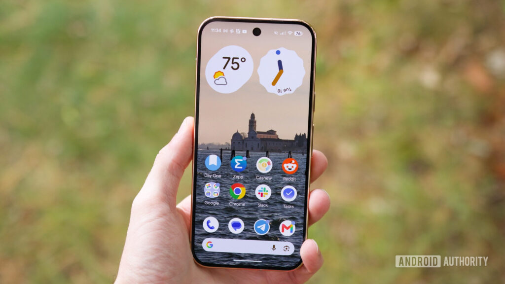 Home screen on the Pixel 11 Pro.