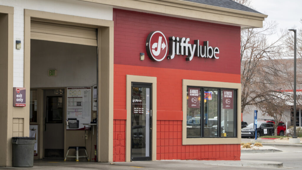 Who Owns Jiffy Lube? (It’s Not Shell Anymore) Who Owns Jiffy Lube? (It's Not Shell Anymore)
