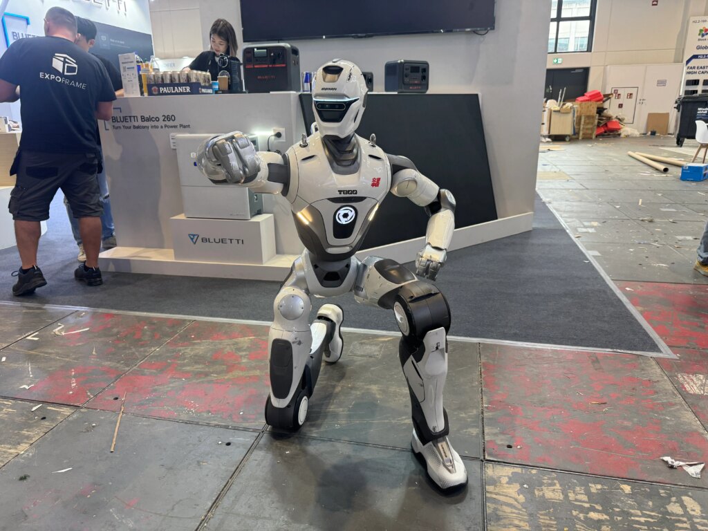 Robot kneeling