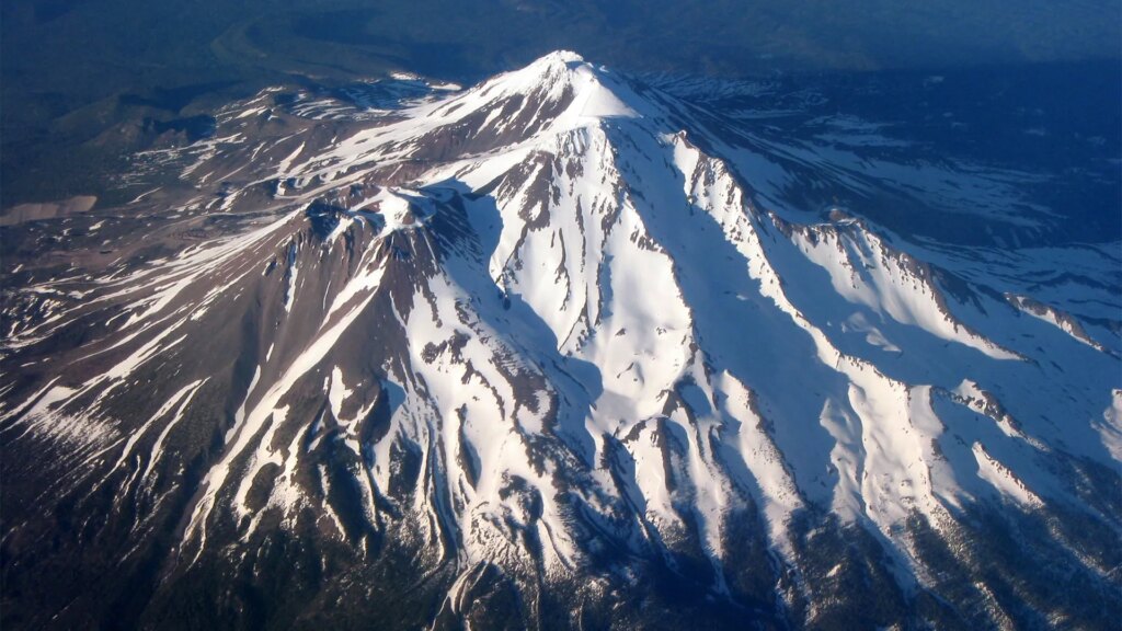 AI-Guided Hike Ends in Emergency Rescue at 11,000 Feet An aerial view of Mount Shasta.