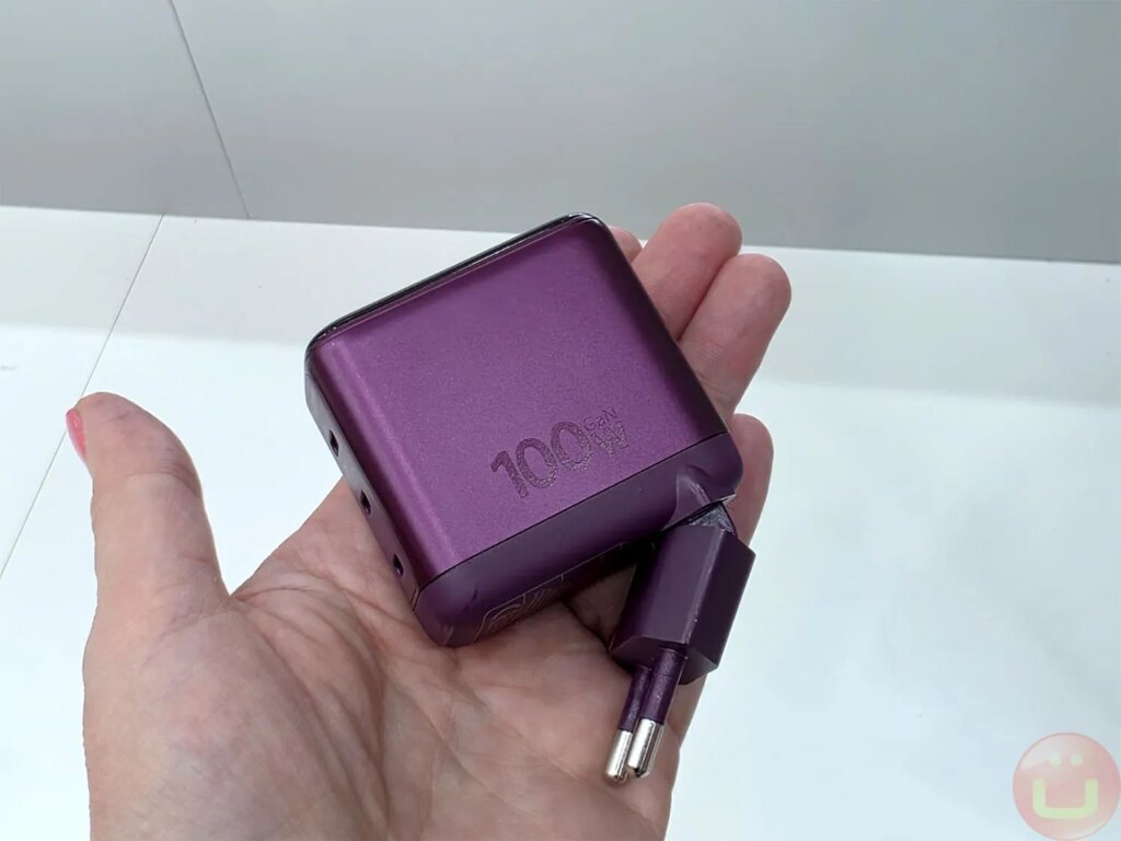 Baseus PicoGo Pro AH22 Puts 100W, Three USB-C Ports and a Display in a Tiny Charger