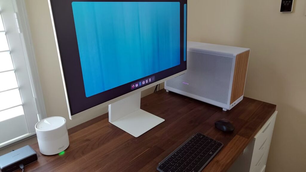 Call me weird, but after 3 months working at a desktop PC, I couldn't wait to give it up