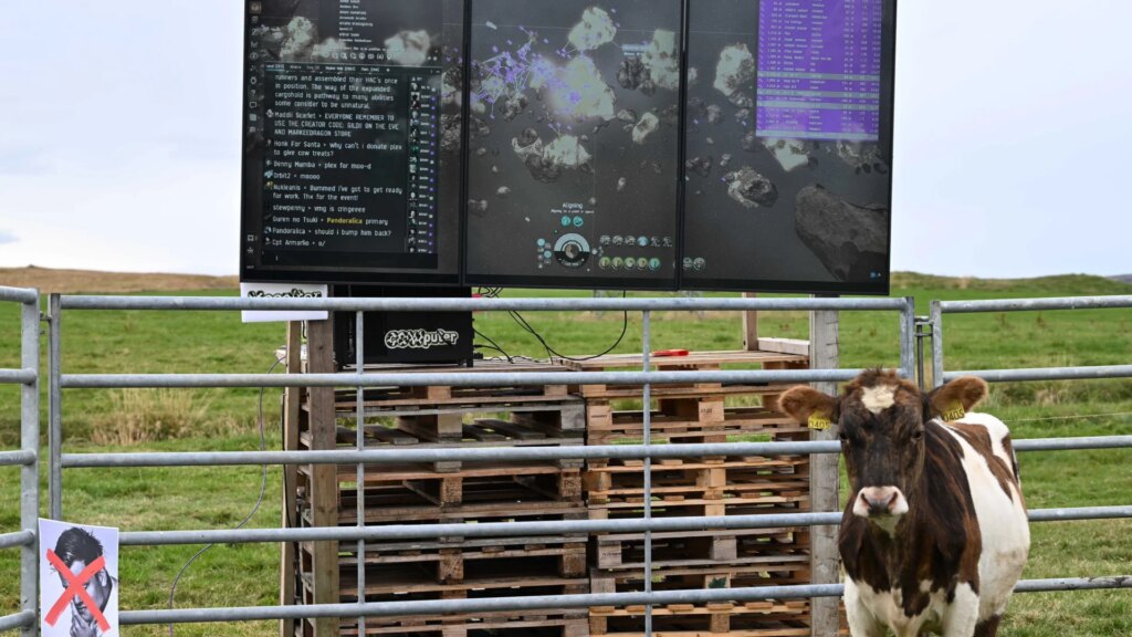 Cow Plays EVE Online And I Don’t Know If She’s Winning Or Not Cow