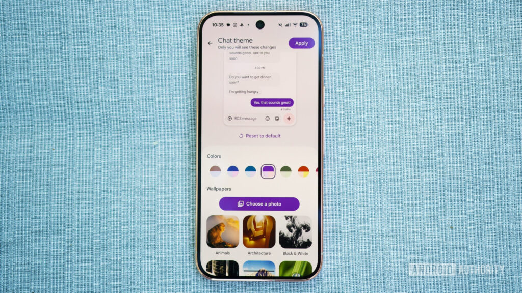 Chat theme page in Google Messages.
