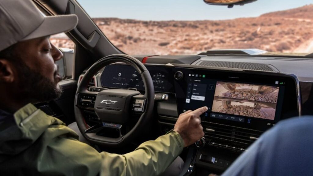 GM Is Giving Drivers Another Chance To Use Apple CarPlay And Android Auto GM Is Giving Drivers Another Chance To Use Apple CarPlay And Android Auto