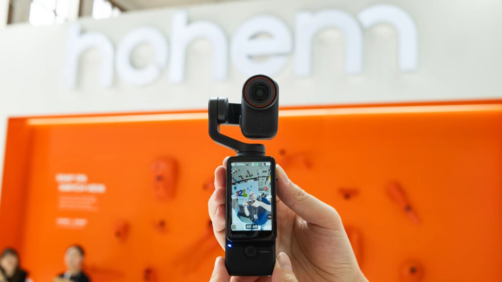 The Hohem Eyepic 2-in-1 camera attached to its gimbal at IFA 2026.