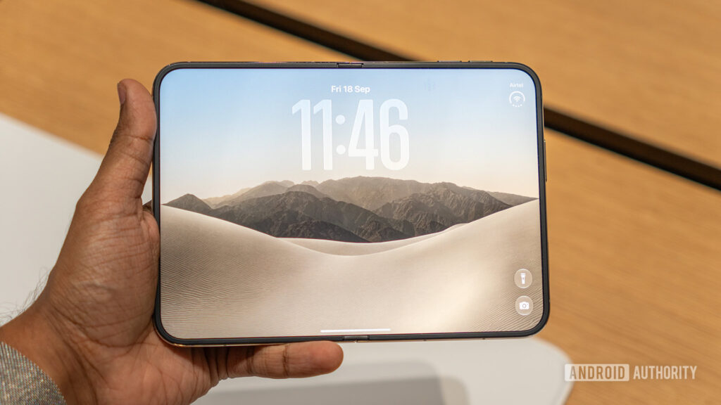 Apple iPhone Duo Hands On Inner display