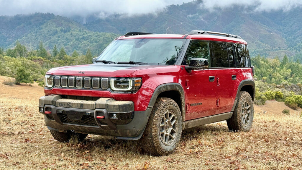Jeep’s Recon Isn’t An Electric Wrangler, And You’ll Know It Behind The Wheel Jeep's Recon Isn't An Electric Wrangler, And You'll Know It Behind The Wheel