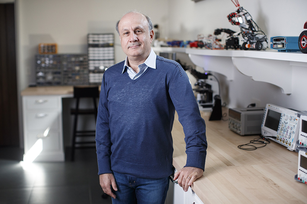 MIT welcomes David Siegel SM ’86, PhD ’91 as its next Innovation Fellow | MIT News MIT welcomes David Siegel SM ’86, PhD ’91 as its next Innovation Fellow | MIT News