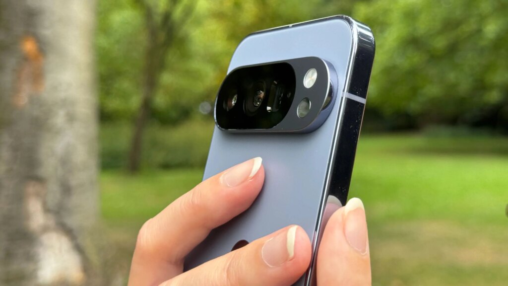 Nahaufnahme des Kamera-Systems vom Pixel 10 Pro