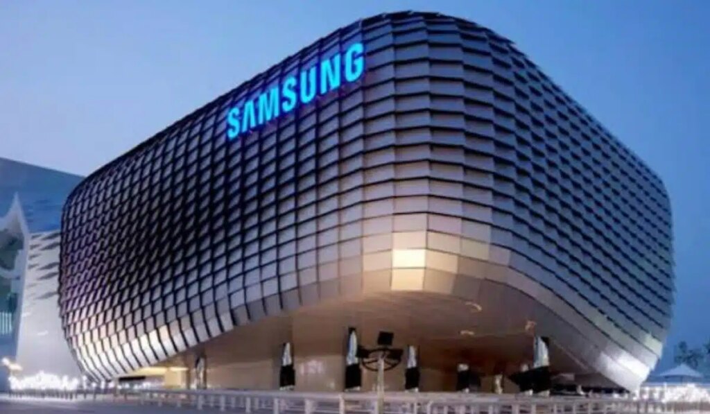 Samsung unveils a world-first storage chip with over 400 layers