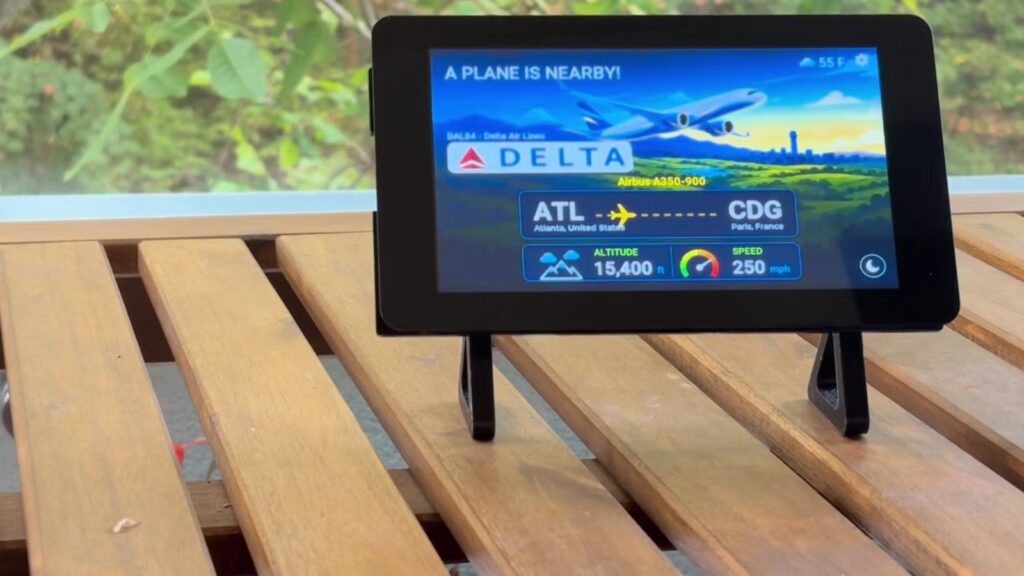This ESP32 device automatically tells you about every plane that flies over your head This ESP32 device automatically tells you about every plane that flies over your head