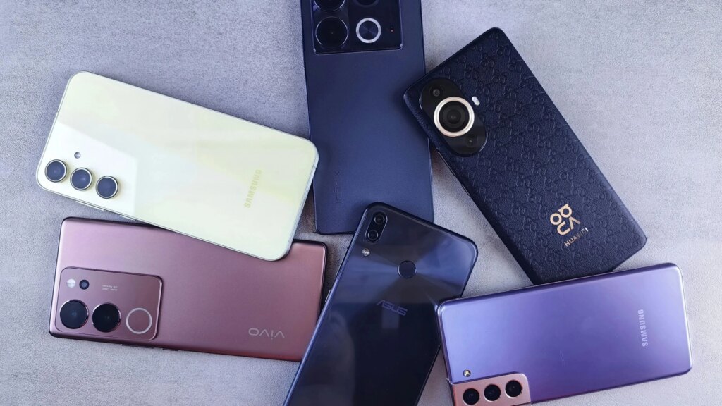 Smartphones verschiedener Hersteller unter anderem Samsung aufgefechert