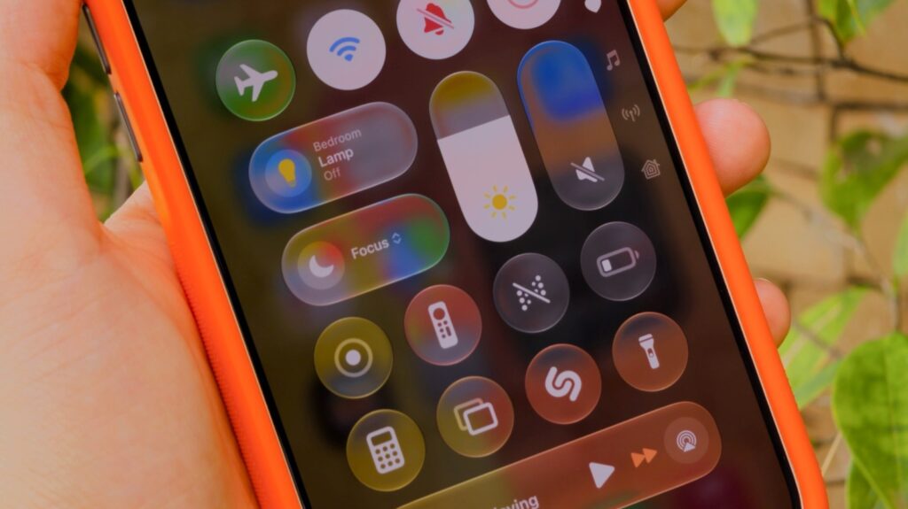 What’s The Difference Between Your iPhone’s Do Not Disturb And Focus Modes? What's The Difference Between Your iPhone's Do Not Disturb And Focus Modes?