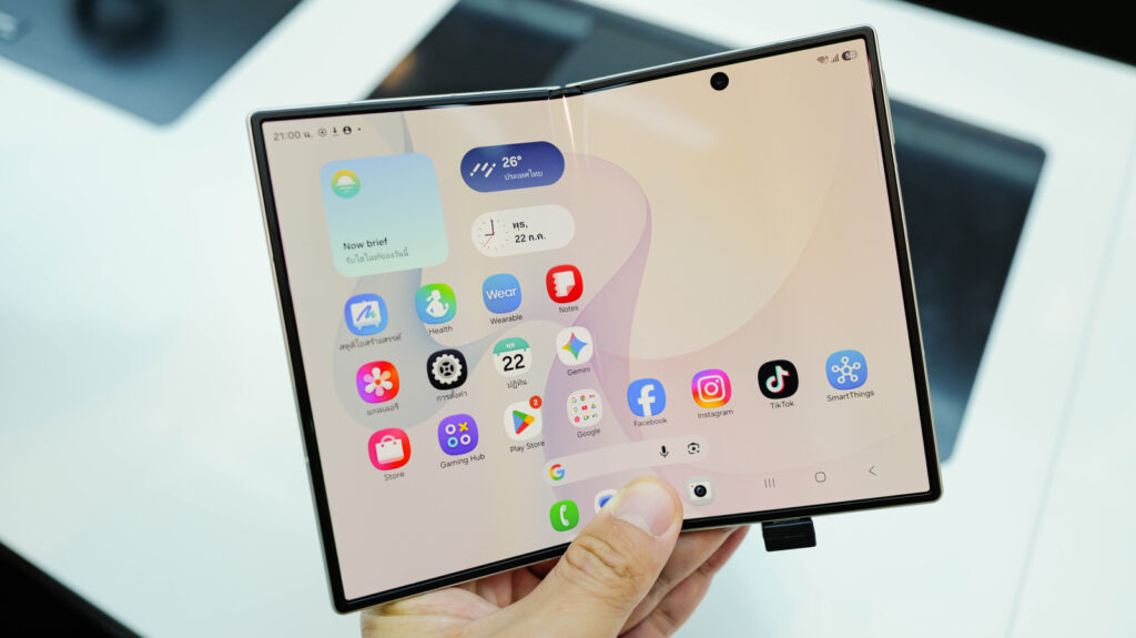 Why The iPhone Duo Could Be Beneficial For Samsung's Galaxy Z Fold 8