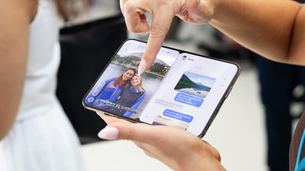 Why We Won’t Know How Visible The iPhone Duo’s Crease Is For A Long Time Why We Won't Know How Visible The iPhone Duo's Crease Is For A Long Time