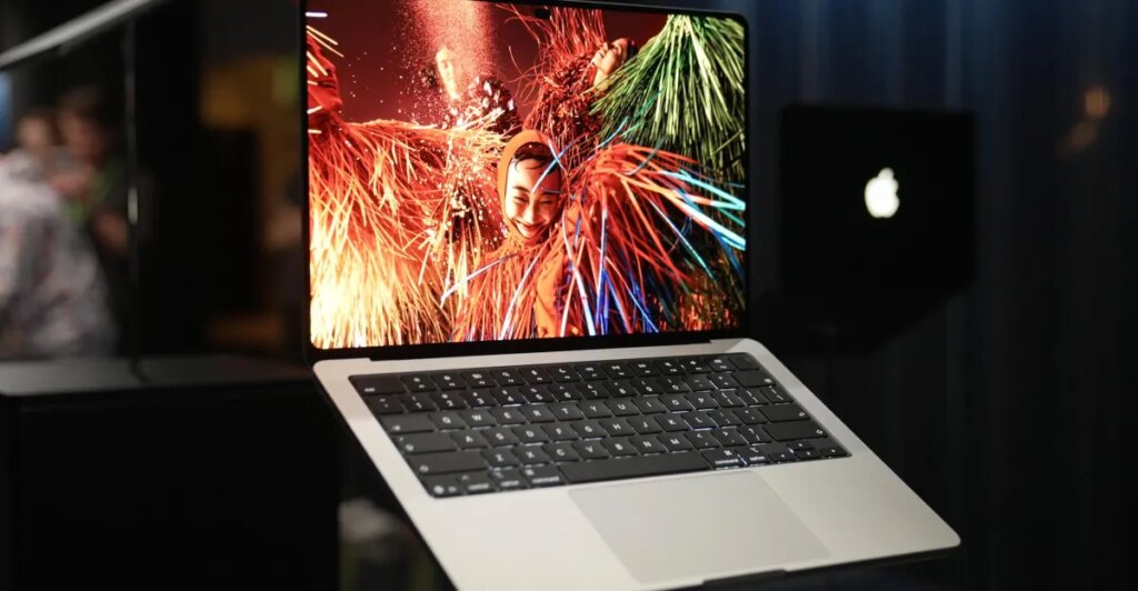 Apple charges $14,549 for a fully specced touchscreen MacBook Pro Apple charges $14,549 for a fully specced touchscreen MacBook Pro