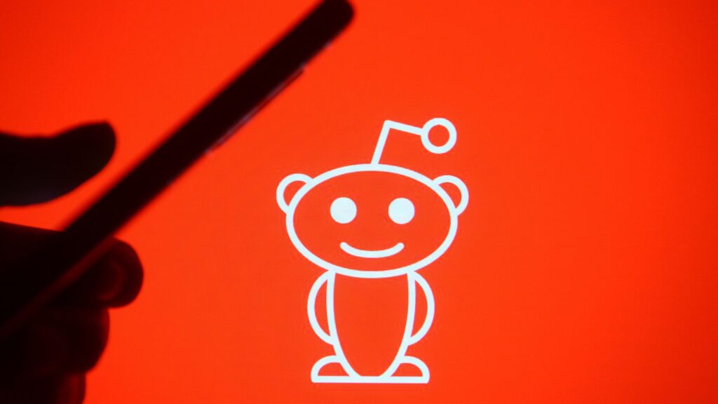 Reddit will switch to a ‘logged-in only experience’ Reddit will switch to a 'logged-in only experience'