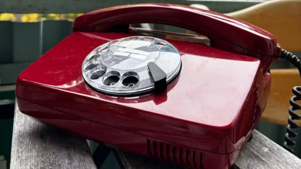 Someone turned a vintage rotary phone into an AI assistant, and so can you Someone turned a vintage rotary phone into an AI assistant, and so can you