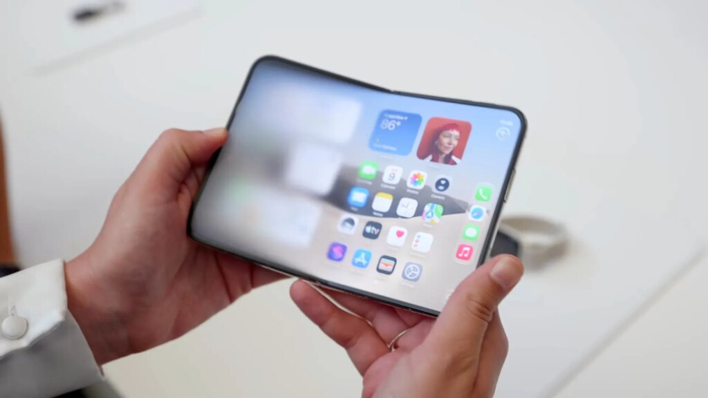 The iPhone Duo’s Unfolding Animation Is Giving Z Fold 8 Owners FOMO, but Not Me The blurred transition effect on the iPhone Duo's inner screen as it's opened.