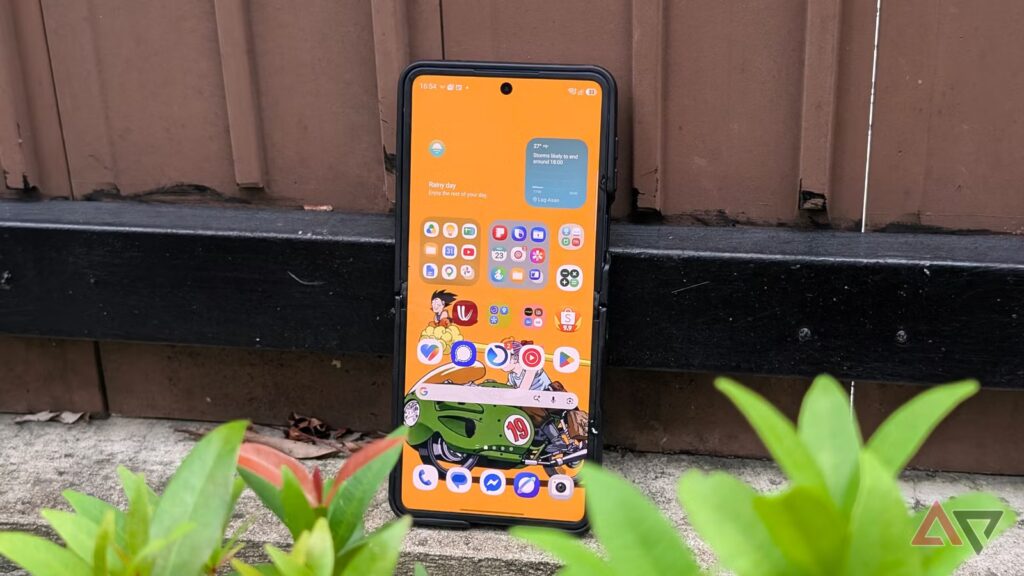 This hidden One UI widget trick completely changed my Samsung home screen