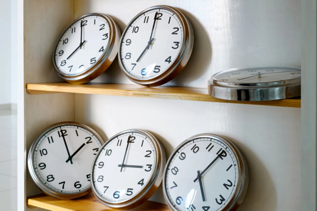 World Timekeepers Decide to Kill the Leap Second Clocks on shelves