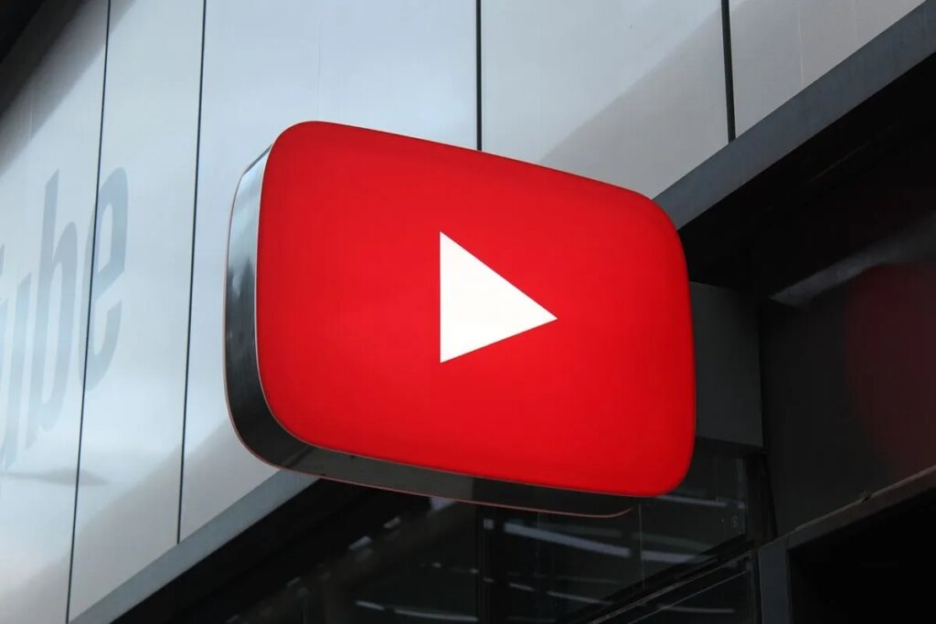 YouTube Tests Desktop Redesign: Comments Moved To Right Panel